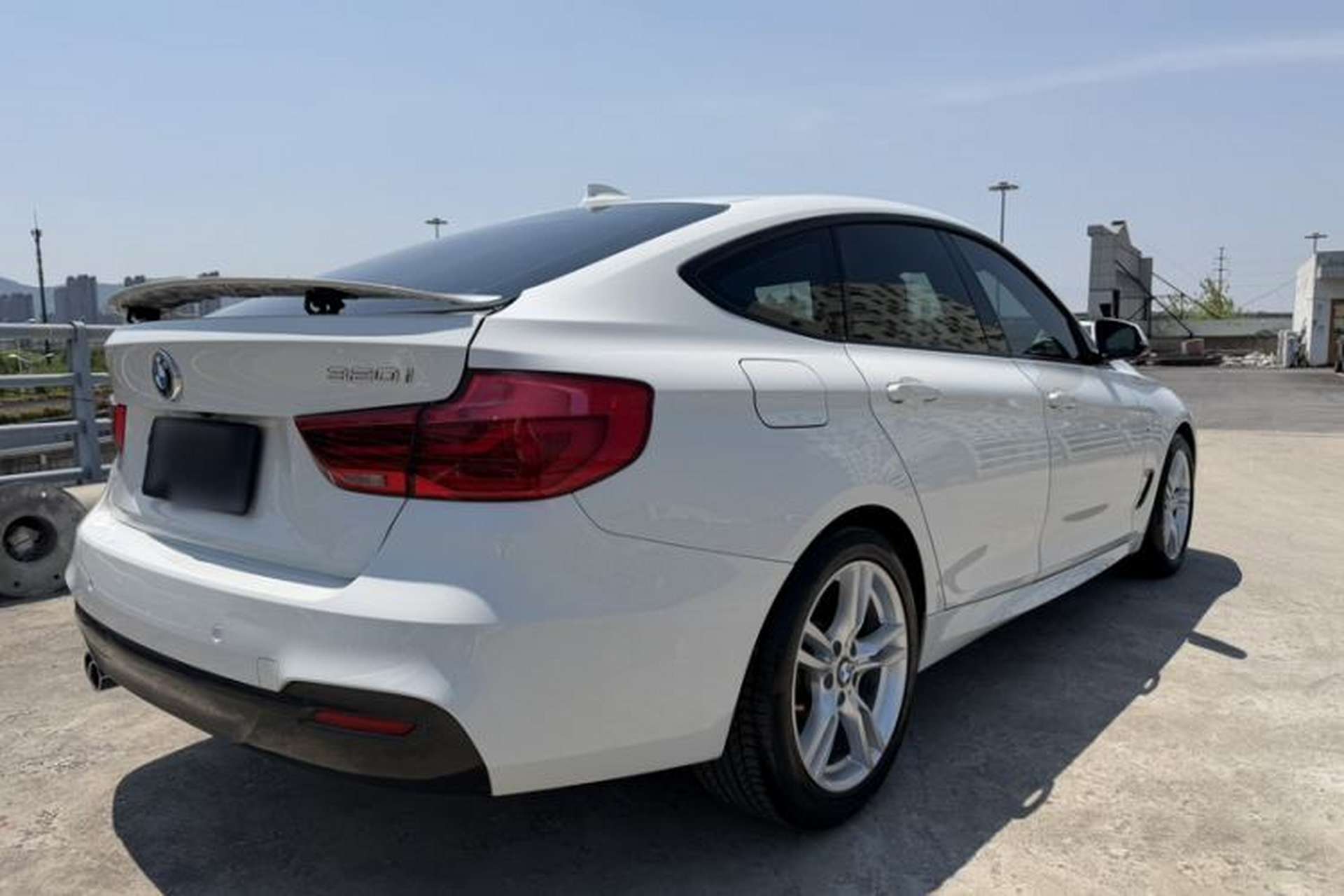 Used BMW 3 Series GT 2018 320i M Sport Edition Exterior 8