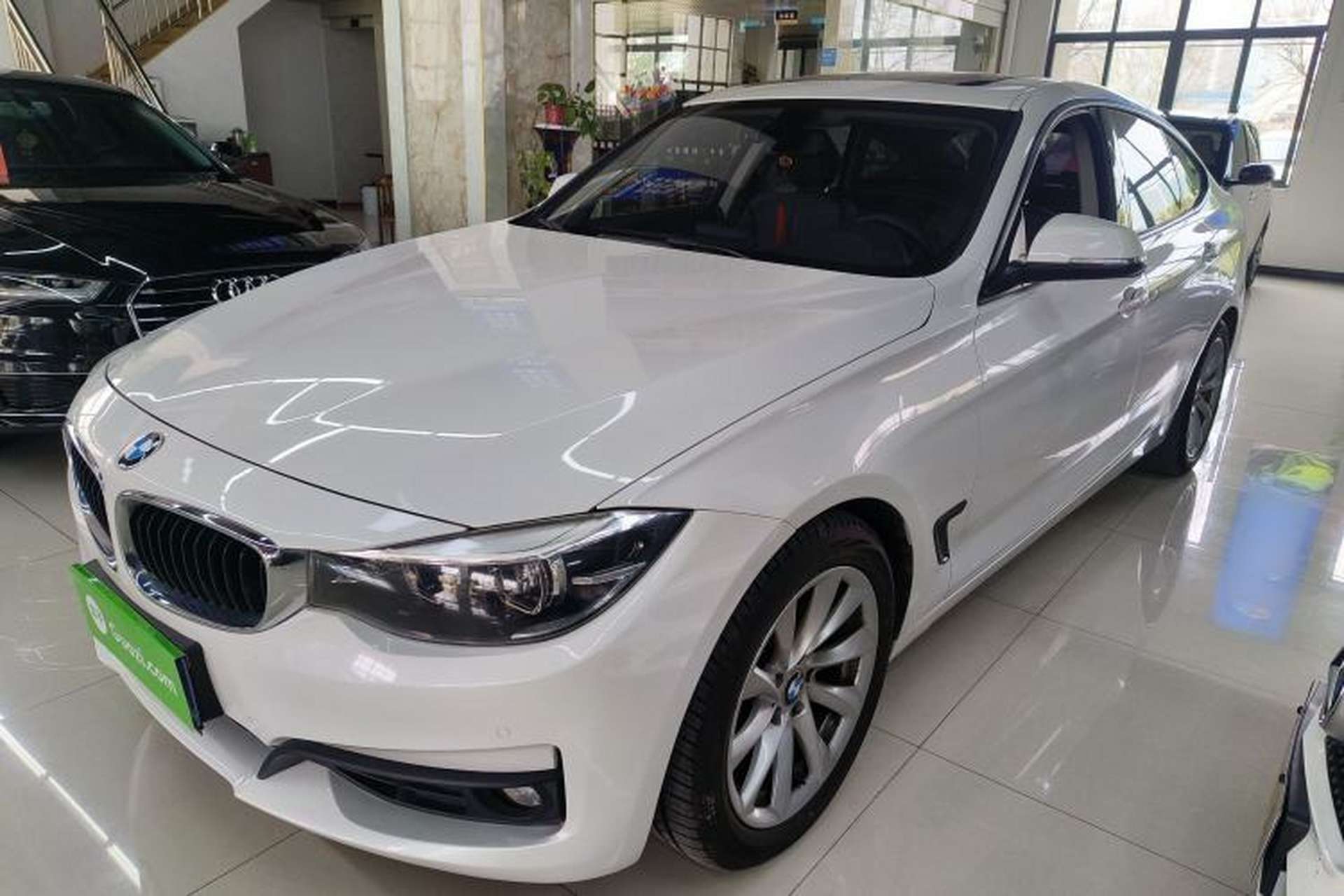 Used BMW 3 Series GT 2018 320i Sport Edition Front Left 45 Deg