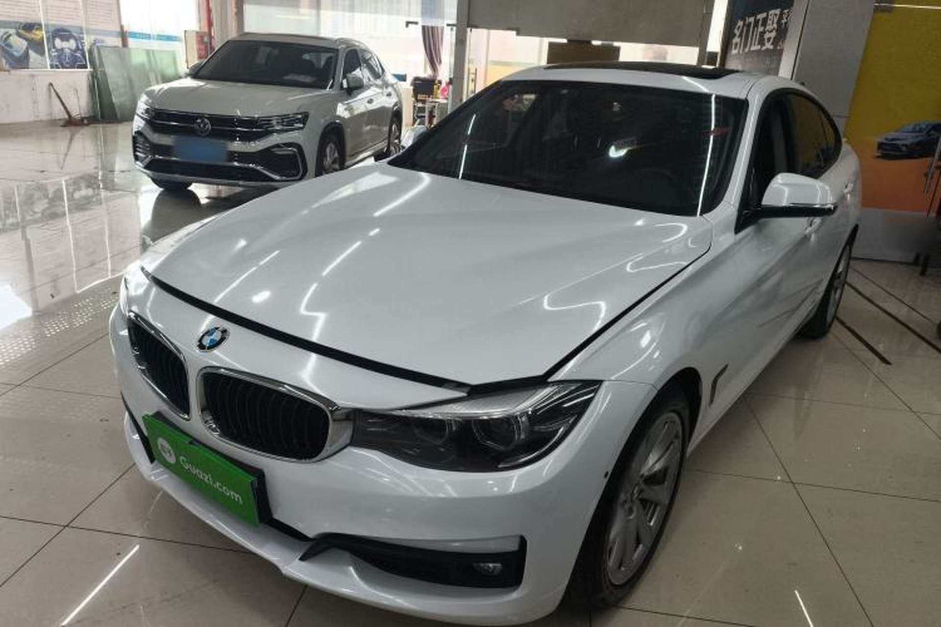 Used BMW 3 Series GT 2018 320i Sport Edition Front Left 45 Deg