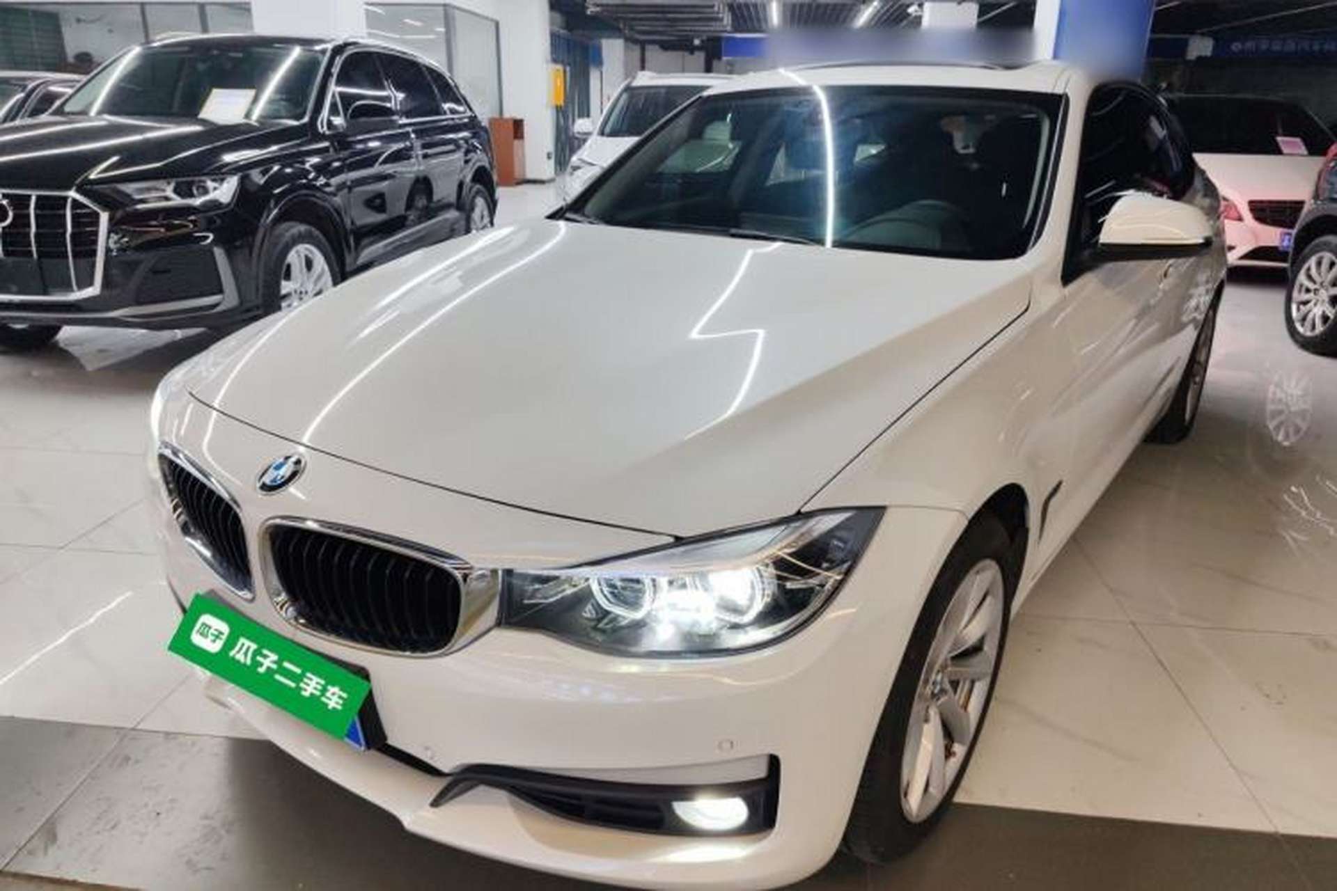 Used BMW 3 Series GT 2018 320i Sport Edition Front Left 45 Deg