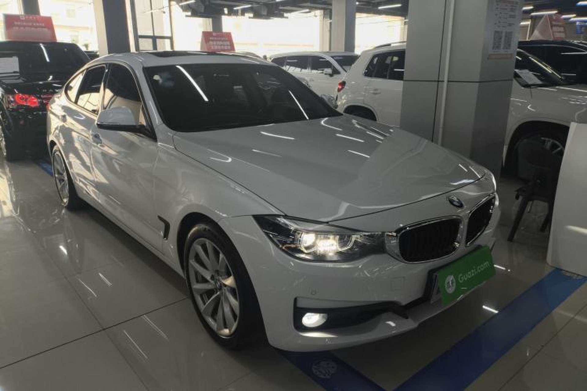 Used BMW 3 Series GT 2018 320i Sport Edition Front Right 45 Deg