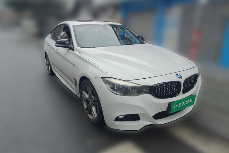 Used BMW 3 Series GT 2018 320i Sport Edition Front Right 45 Deg