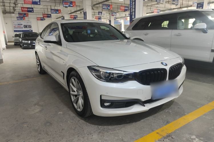 Used BMW 3 Series GT 2018 320i Sport Edition Front Right 45 Deg