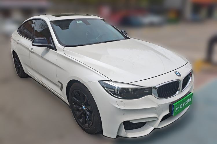 Used BMW 3 Series GT 2018 320i Sport Edition Front Right 45 Deg