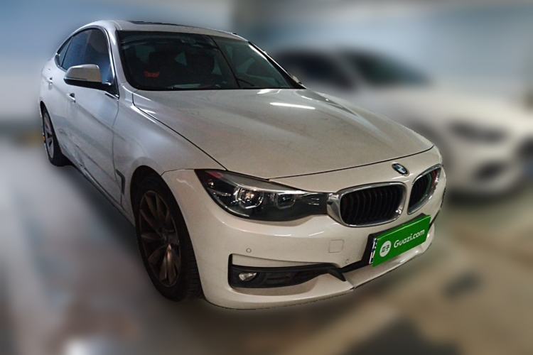 Used BMW 3 Series GT 2018 320i Sport Edition Front Right 45 Deg