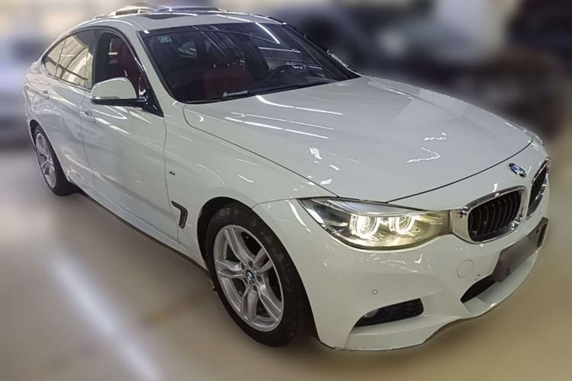 Used BMW 3 Series GT 2018 320i M Sport Edition Front Right 45 Deg