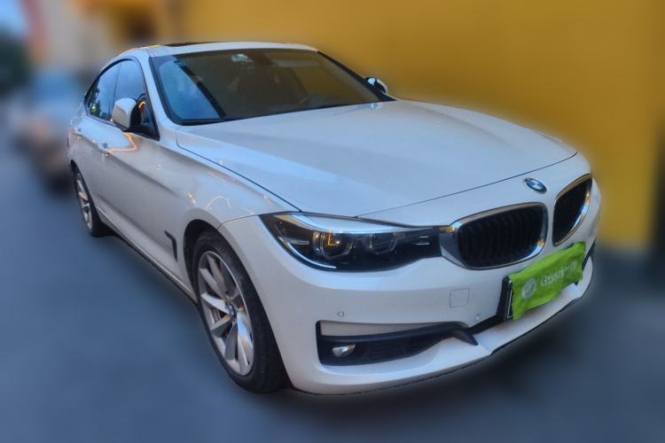 Used BMW 3 Series GT 2018 320i Sport Edition Front Right 45 Deg