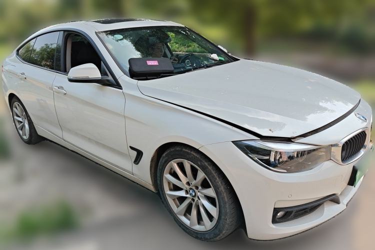 Used BMW 3 Series GT 2018 320i Sport Edition Front Right 45 Deg