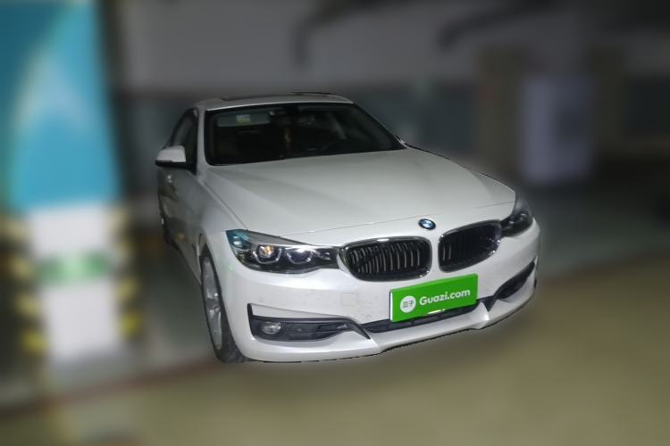 Used BMW 3 Series GT 2018 320i Sport Edition Front Right 45 Deg