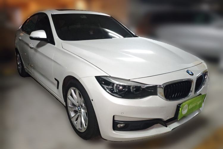 Used BMW 3 Series GT 2018 320i Sport Edition Front Right 45 Deg