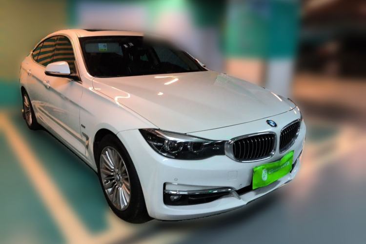Used BMW 3 Series GT 2018 320i Luxury Design Package Front Right 45 Deg