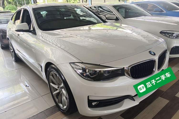 Used BMW 3 Series GT 2018 320i Sport Edition Front Right 45 Deg