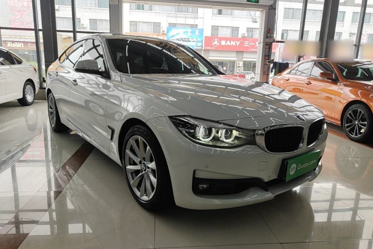 Used BMW 3 Series GT 2018 320i Sport Edition Front Right 45 Deg