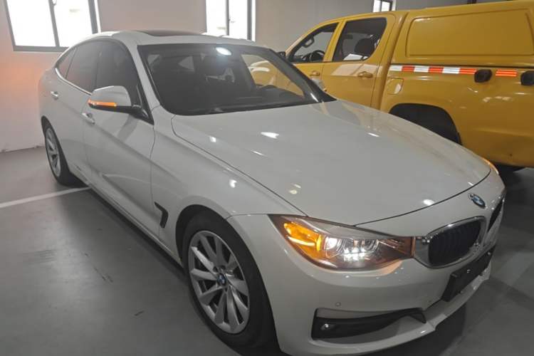 Used BMW 3 Series GT 2018 320i Sport Edition Front Right 45 Deg