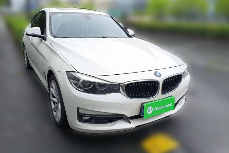 Used BMW 3 Series GT 2018 320i Sport Edition Front Right 45 Deg