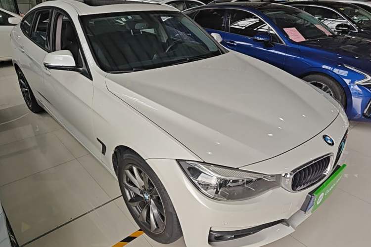 Used BMW 3 Series GT 2018 320i Sport Edition Front Right 45 Deg