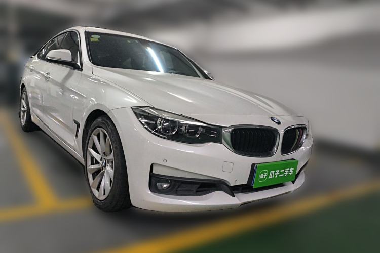 Used BMW 3 Series GT 2018 320i Sport Edition Front Right 45 Deg