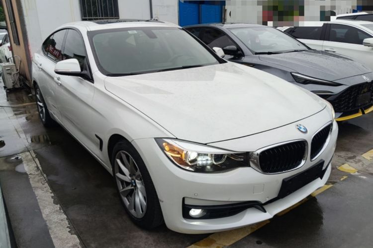Used BMW 3 Series GT 2018 320i Sport Edition Front Right 45 Deg