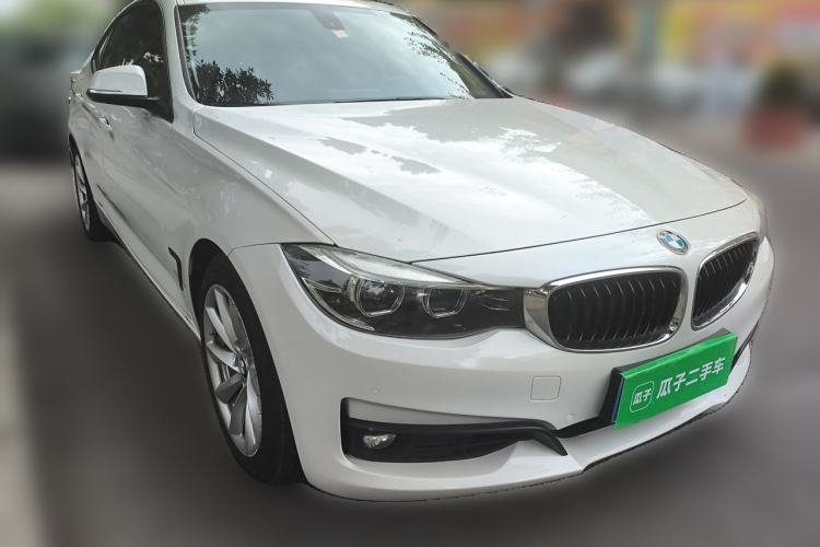 Used BMW 3 Series GT 2018 320i Sport Edition Front Right 45 Deg