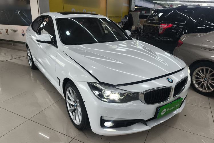 Used BMW 3 Series GT 2018 320i Sport Edition Front Right 45 Deg