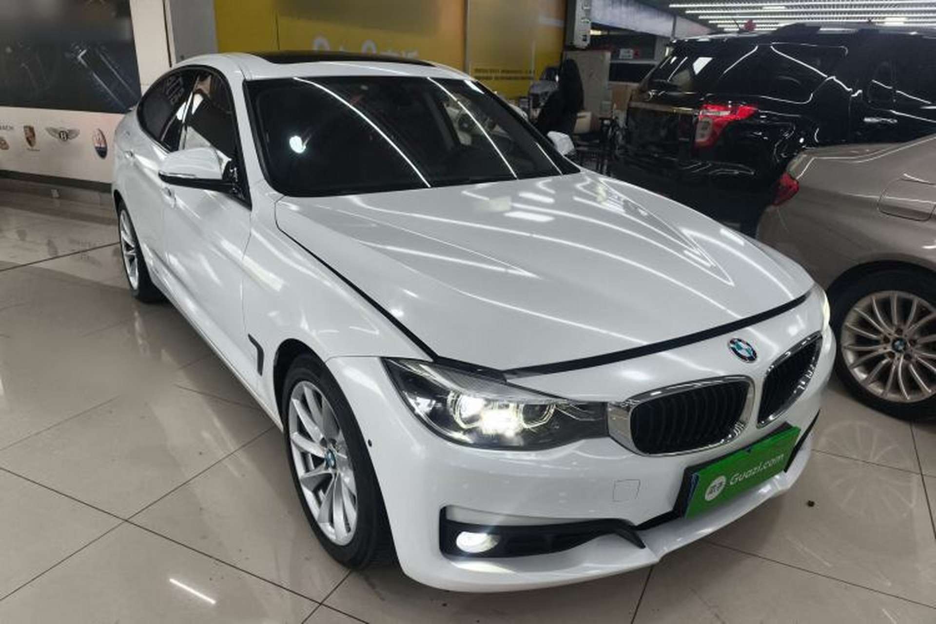 Used BMW 3 Series GT 2018 320i Sport Edition Front Right 45 Deg