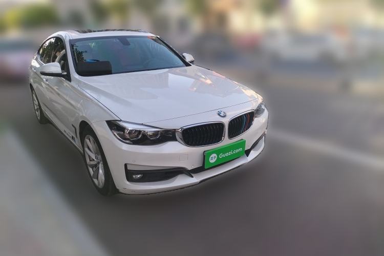 Used BMW 3 Series GT 2018 320i Sport Edition Front Right 45 Deg