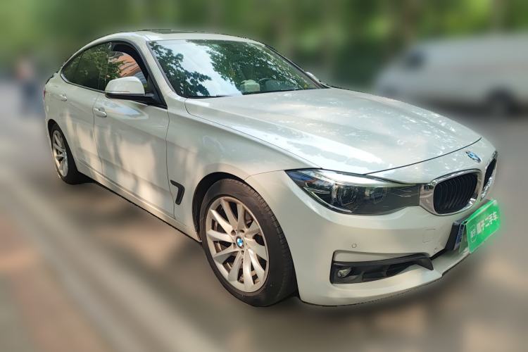 Used BMW 3 Series GT 2018 320i Sport Edition Front Right 45 Deg