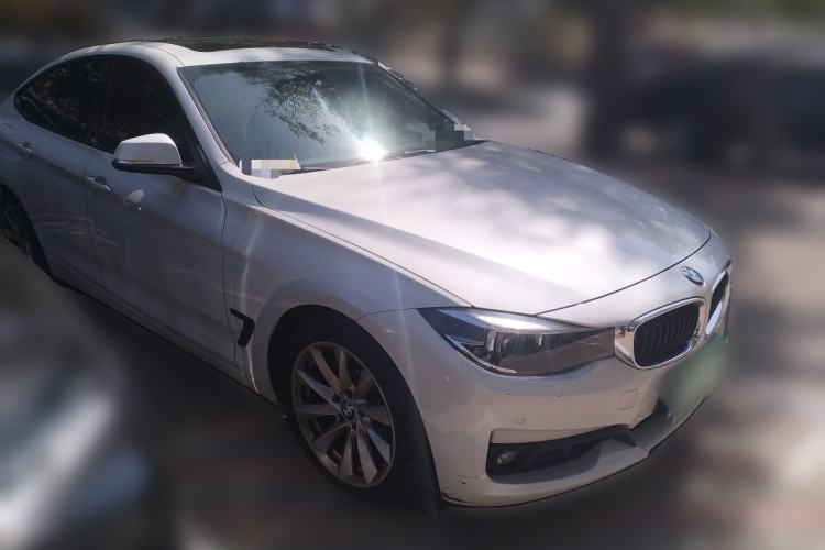 Used BMW 3 Series GT 2018 320i Sport Edition Front Right 45 Deg