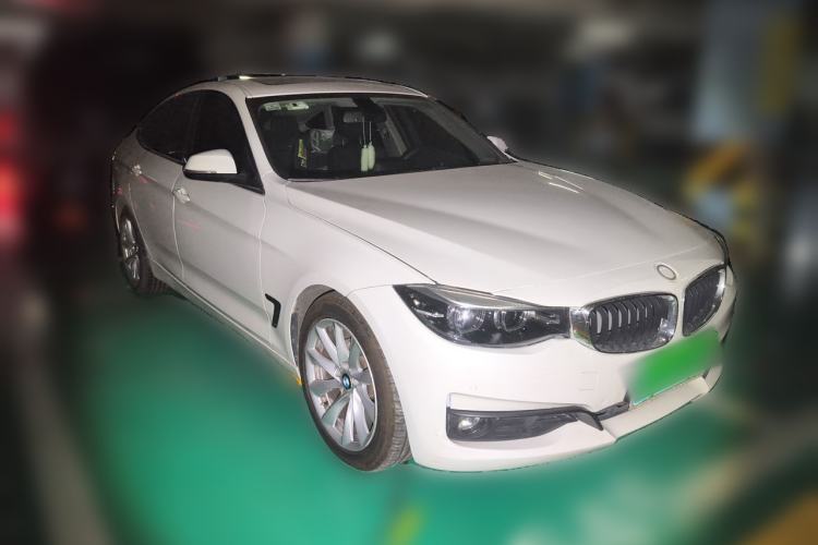 Used BMW 3 Series GT 2018 320i Sport Edition Front Right 45 Deg
