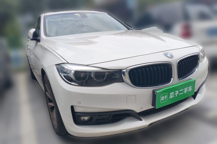 Used BMW 3 Series GT 2018 320i Sport Edition Front Right 45 Deg