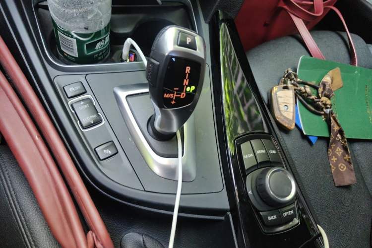 Used BMW 3 Series GT 2018 320i Sport Edition Gear Lever