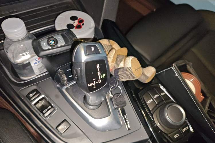 Used BMW 3 Series GT 2018 320i Sport Edition Gear Lever
