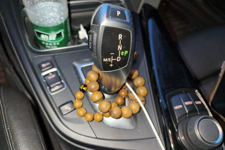 Used BMW 3 Series GT 2018 320i Sport Edition Gear Lever