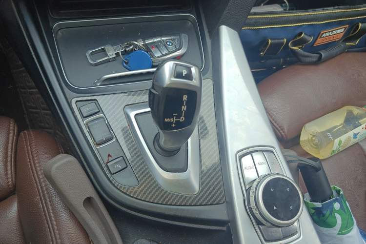 Used BMW 3 Series GT 2018 320i Sport Edition Gear Lever