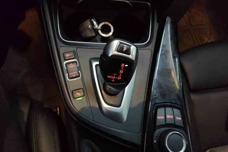 Used BMW 3 Series GT 2018 320i Sport Edition Gear Lever