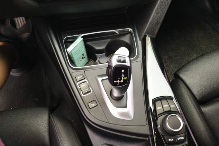 Used BMW 3 Series GT 2018 320i Sport Edition Gear Lever
