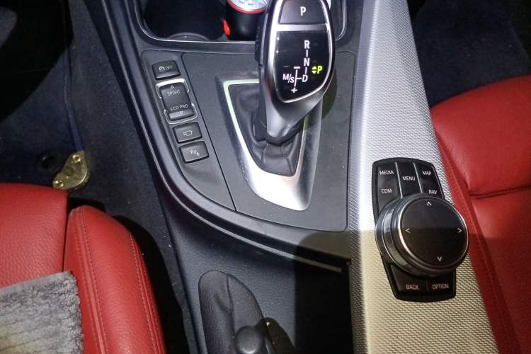 Used BMW 3 Series GT 2018 330i xDrive M Sport Edition Gear Lever