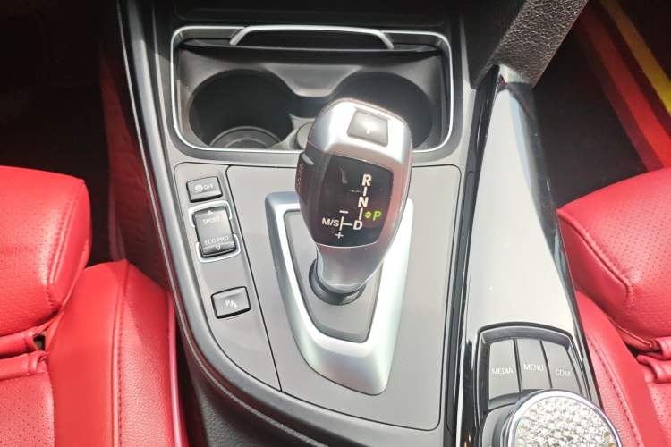 Used BMW 3 Series GT 2018 320i Sport Edition Gear Lever