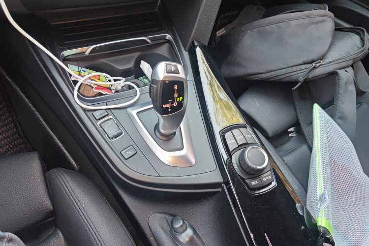 Used BMW 3 Series GT 2018 320i Sport Edition Gear Lever