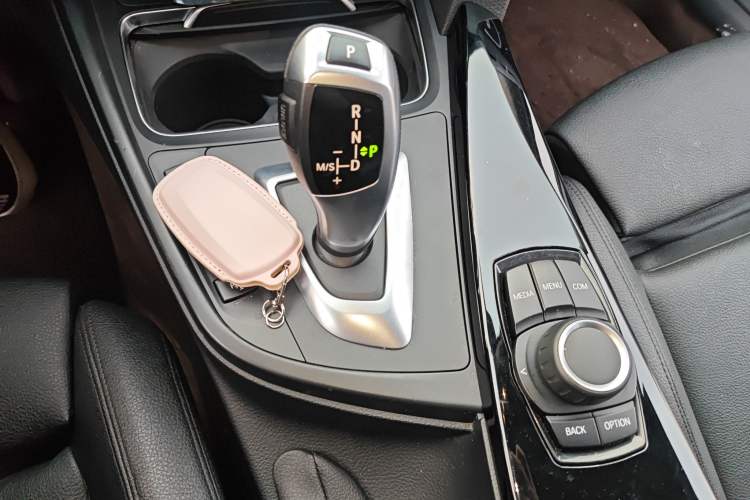 Used BMW 3 Series GT 2018 320i Sport Edition Gear Lever