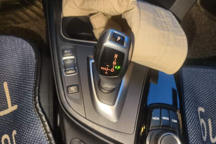 Used BMW 3 Series GT 2018 320i Sport Edition Gear Lever