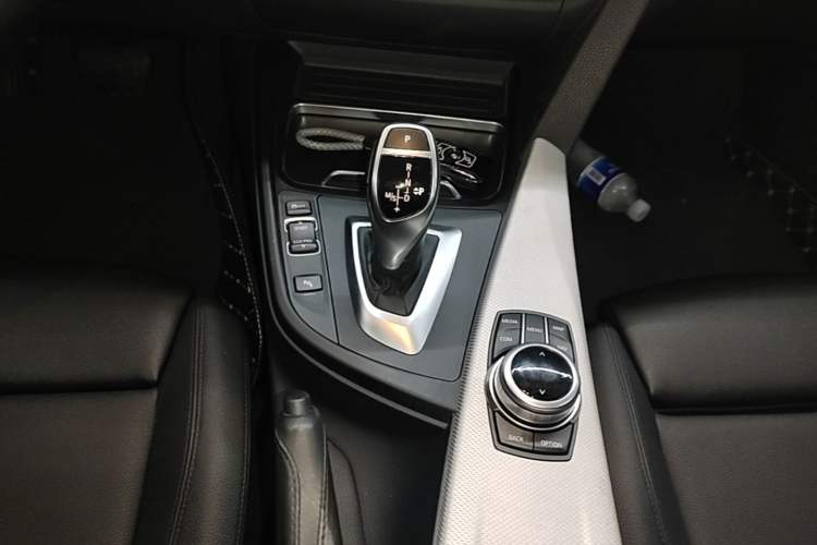 Used BMW 3 Series GT 2018 320i M Sport Edition Gear Lever