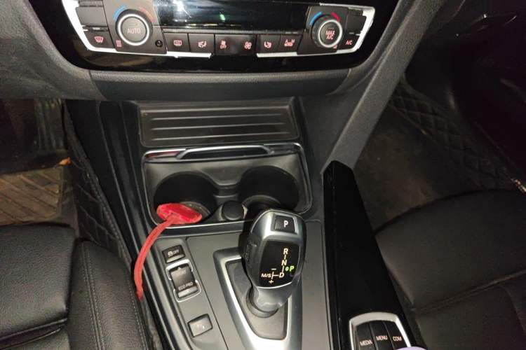 Used BMW 3 Series GT 2018 320i Sport Edition Gear Lever