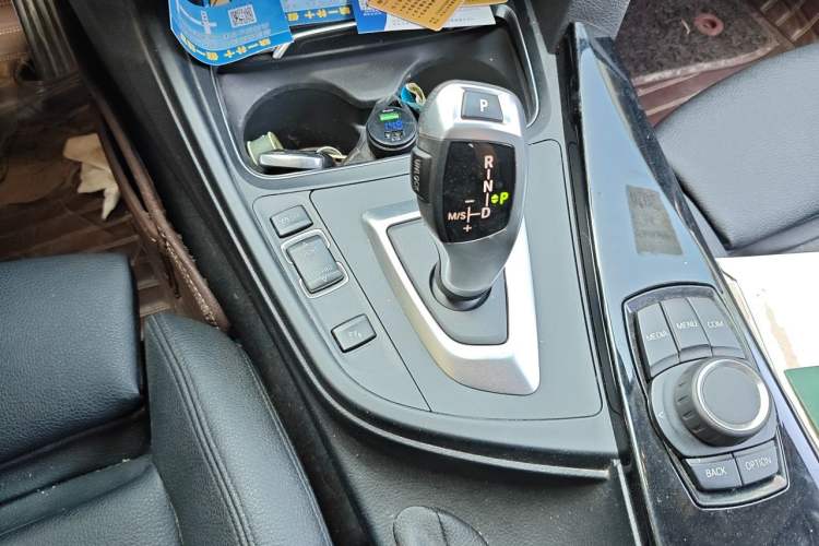 Used BMW 3 Series GT 2018 320i Sport Edition Gear Lever