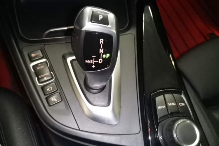 Used BMW 3 Series GT 2018 320i Sport Edition Gear Lever
