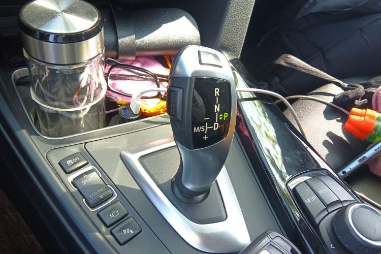 Used BMW 3 Series GT 2018 320i Sport Edition Gear Lever