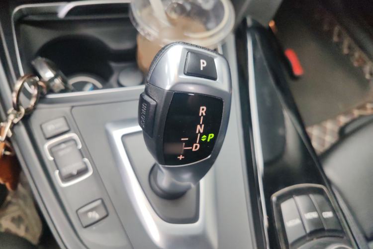 Used BMW 3 Series GT 2018 320i Sport Edition Gear Lever