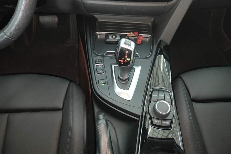 Used BMW 3 Series GT 2018 320i Sport Edition Gear Lever