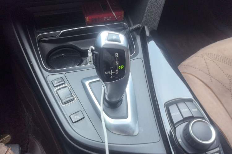 Used BMW 3 Series GT 2018 320i Sport Edition Gear Lever