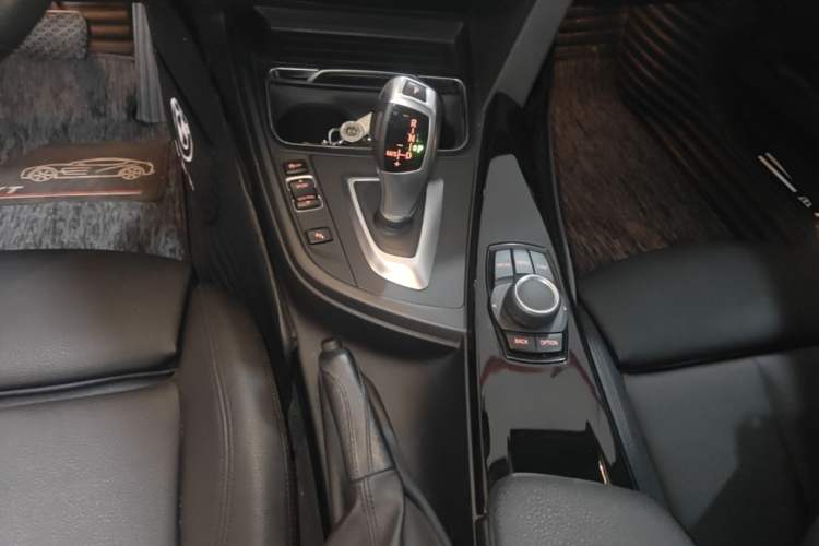 Used BMW 3 Series GT 2018 320i Sport Edition Gear Lever